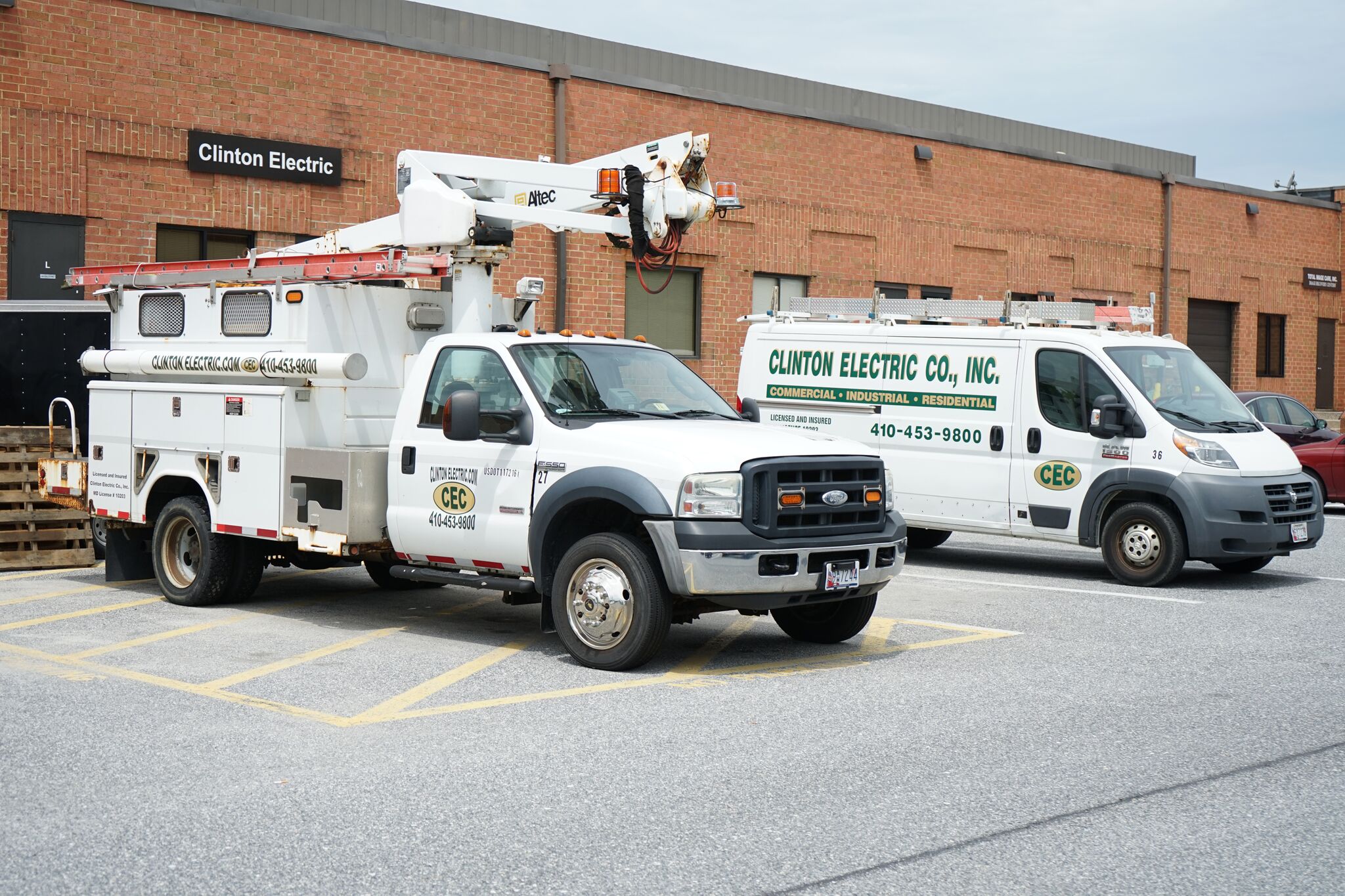 Sinclair Voltage Co. service truck and bucket truck on a job site