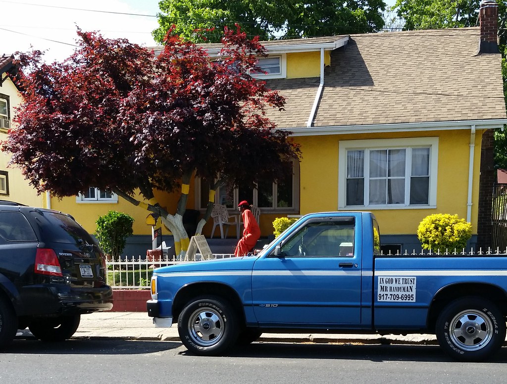 The blue Bellamont service truck